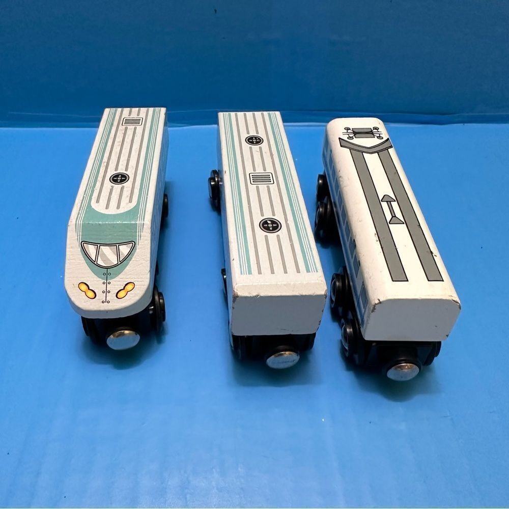 Maison Battat Wooden Railway passengers trains